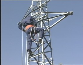 Complesso Anticaduta per scalata dei sostegni a traliccio M.T.